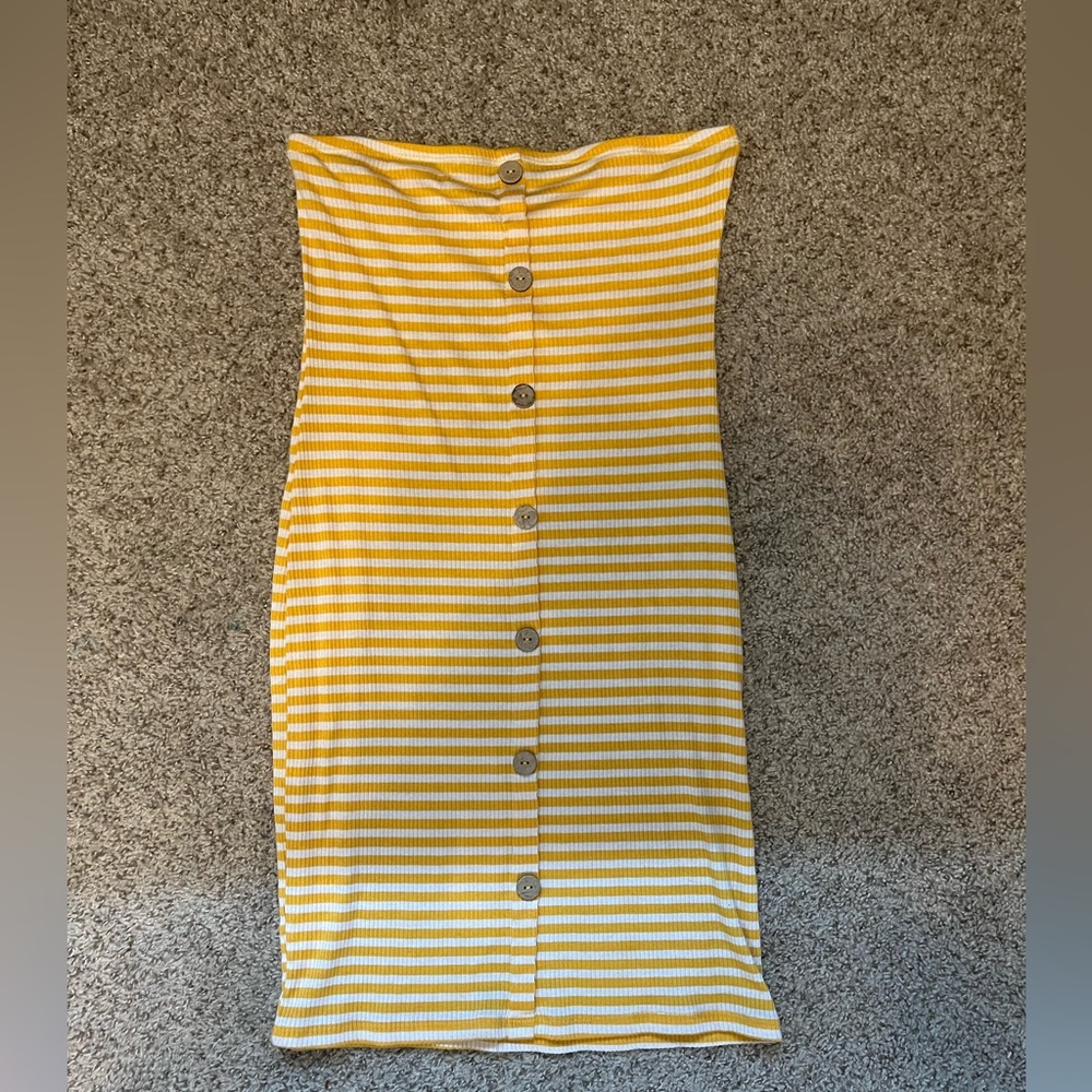 Faux button strapless dress
